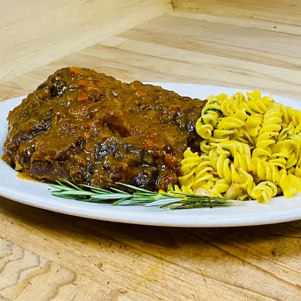 Ossobuco con salsa di arrosto e fusilli