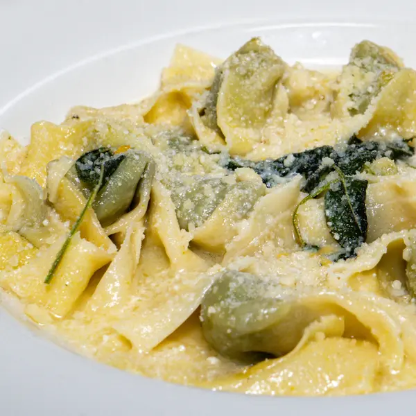 Tortelloni burro e salvia