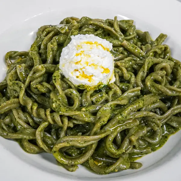 Boccoletti al pesto e ricotta